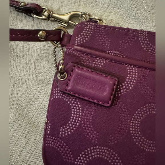 Wristlet COACH PURPLE! 💜 - Picture 3 of 9
